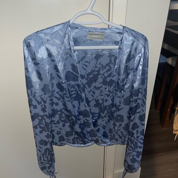 Blue Urban outfitters Long Sleeve - Picture 2 of 3
